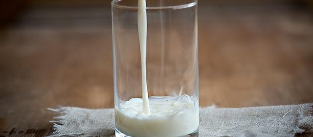 Litro do leite já é vendido por mais de R$ 8 em supermercados de Maringá; por que está tão caro?