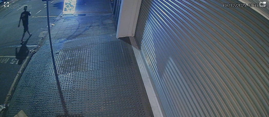 Morador de rua danifica decoração natalina em Mandaguaçu