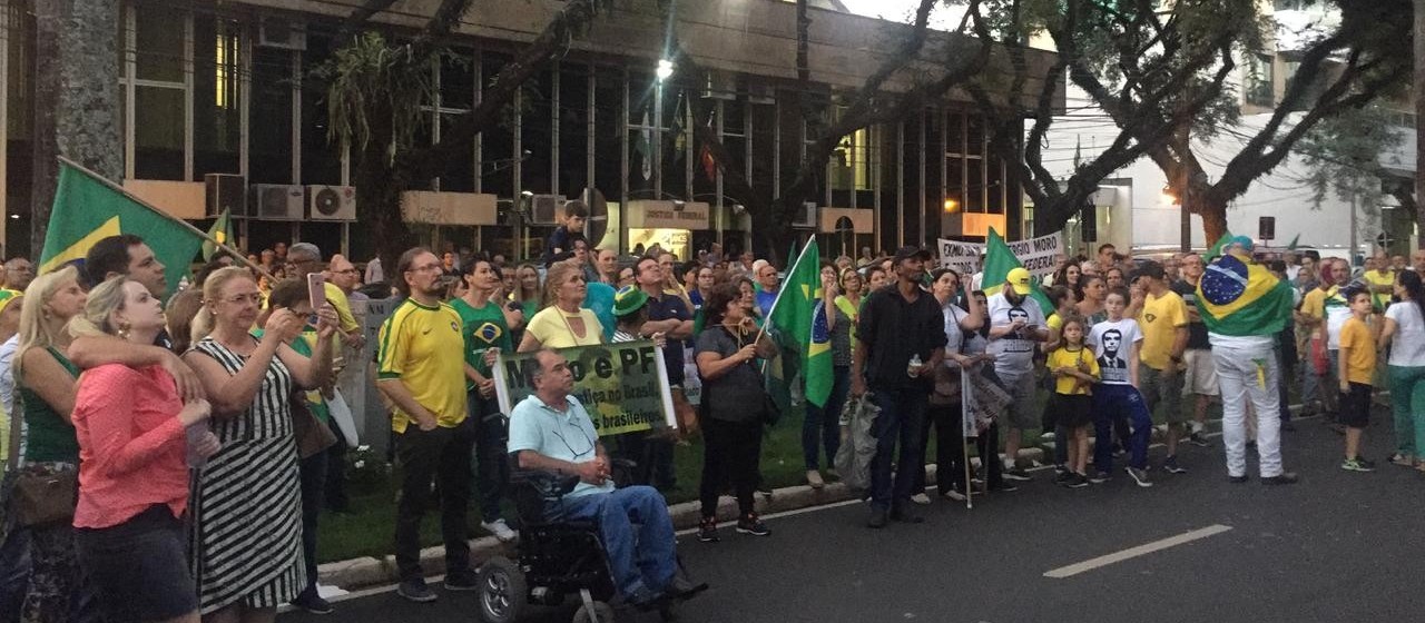 Ato pede prisão do ex-presidente Lula 