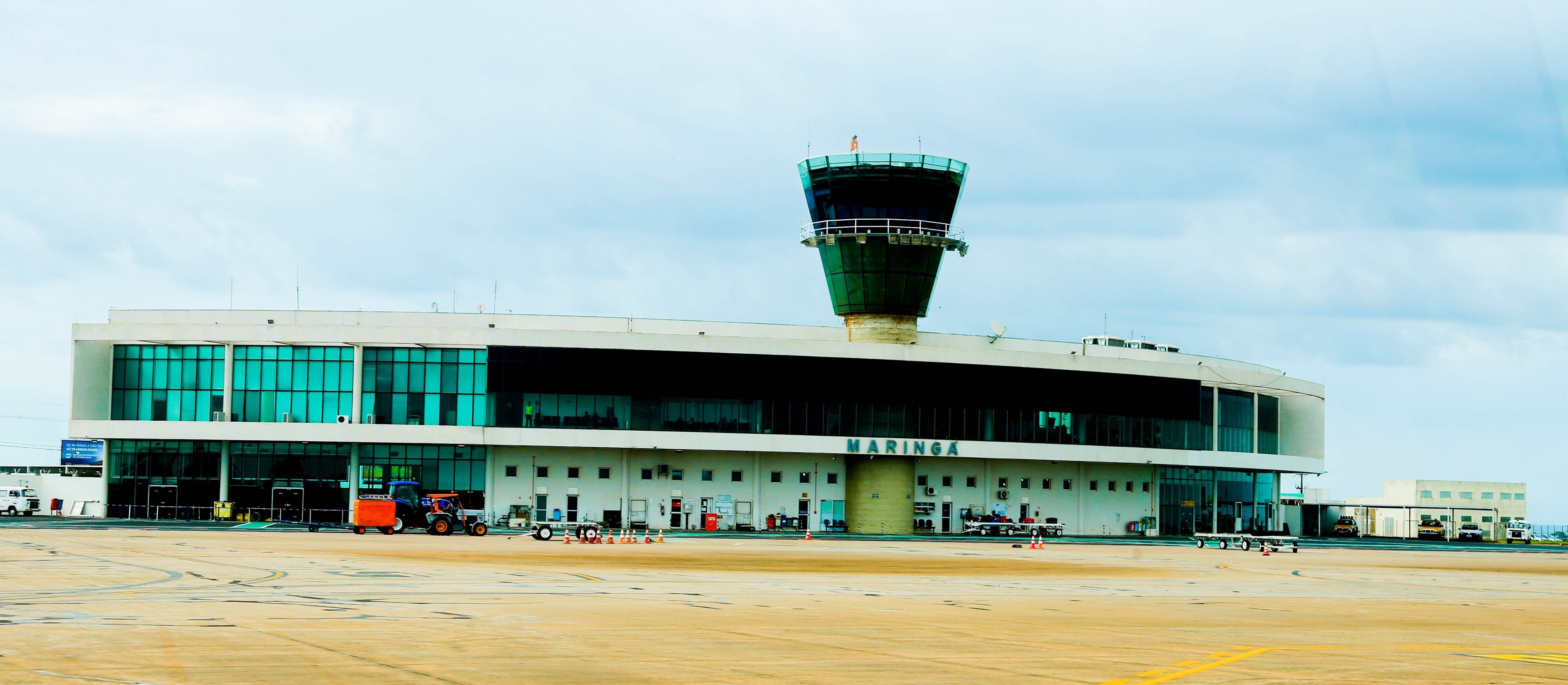 Projeto lido em sessão transforma aeroporto em empresa pública