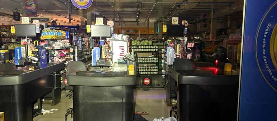 Após perseguição por corredores de supermercado, suspeito de furto é preso