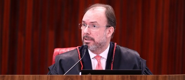 TSE cassa vereadores de Cascavel por fraude à cota de gênero