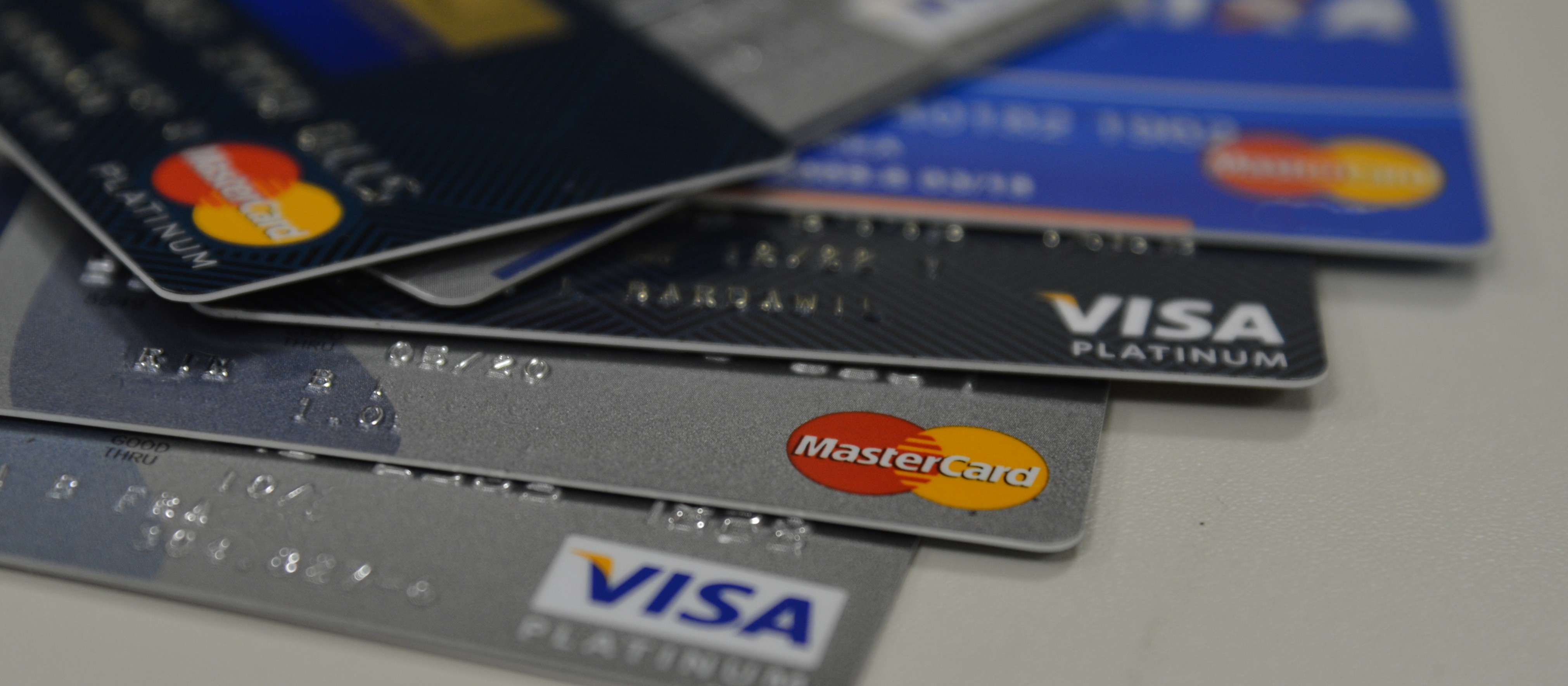 Como adiar o pagamento da fatura de cartão de crédito? 