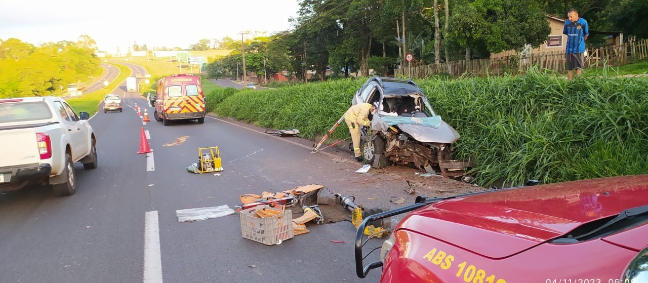 Duas pessoas ficam feridas em acidente na BR-376 em Maringá
