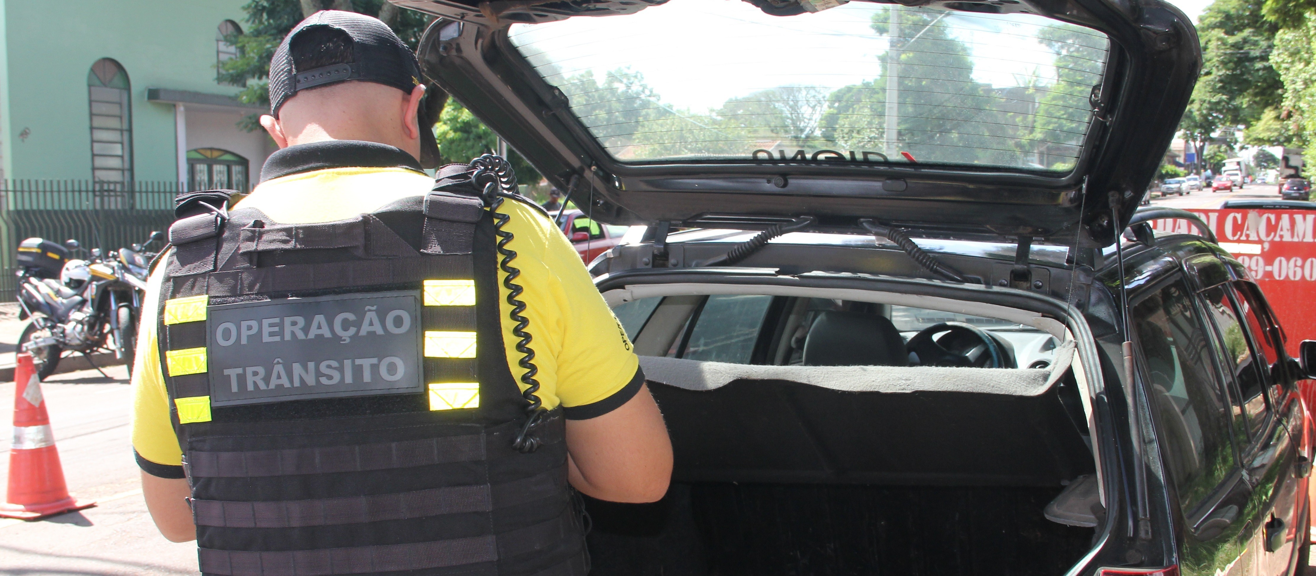 Carro com R$ 30 mil em multas é apreendido no distrito Iguatemi, em Maringá