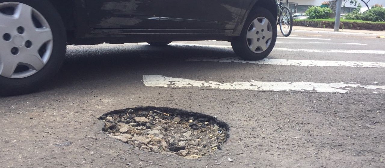 Excesso de buracos no asfalto irrita motoristas