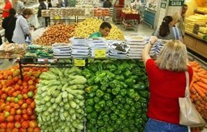 Supermercados de Maringá vão continuar abrindo uma vez por mês