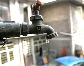 Empresa começa a cortar o fornecimento de água em residências de Sarandi