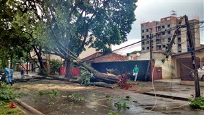 Chuva forte provoca alagamentos em várias regiões de Maringá