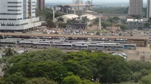 Motoristas da TCCC impedem entrada e saída do terminal urbano de Maringá