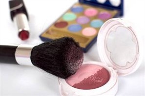 Indústria de cosméticos francesa vai instalar laboratório em Maringá. Investimento inicial é de um milhão de reais