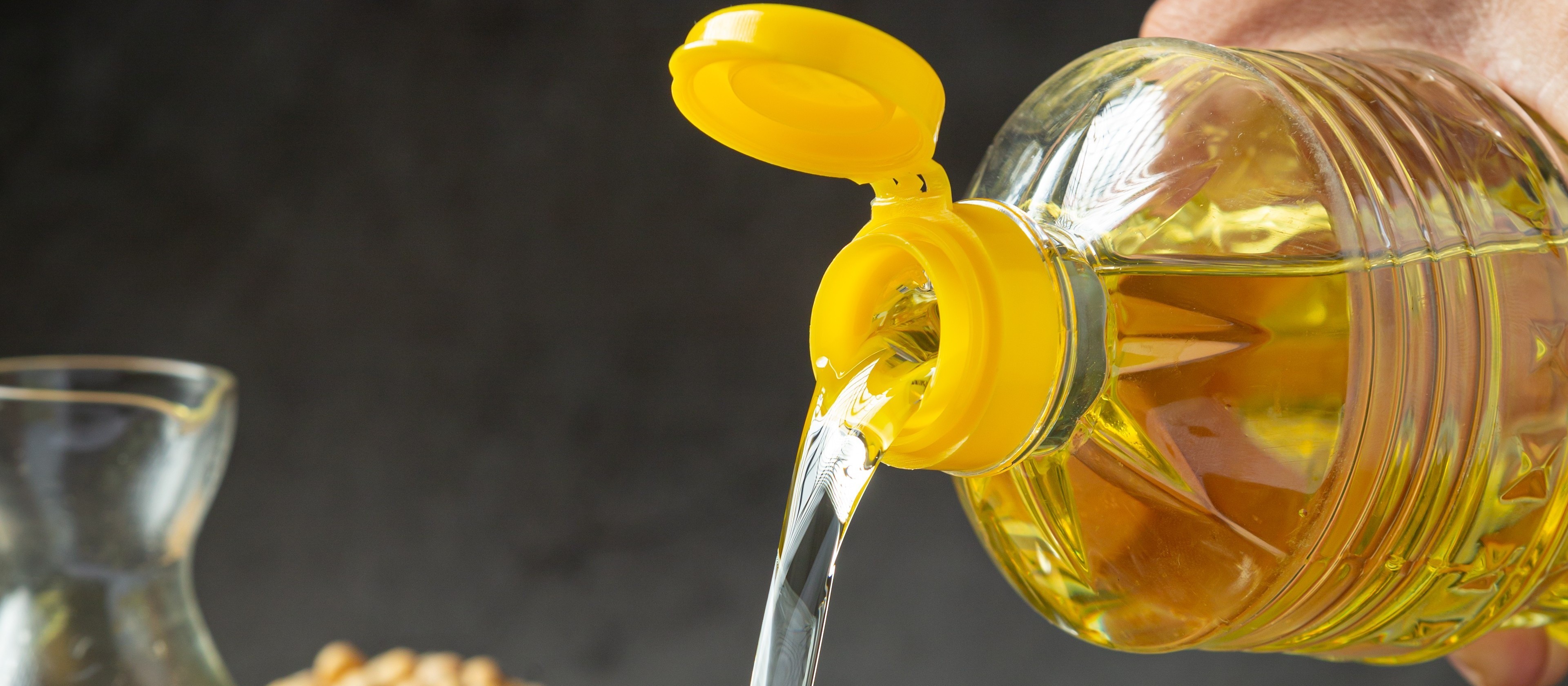 Maringaenses poderão trocar óleo de cozinha usado por sabão
