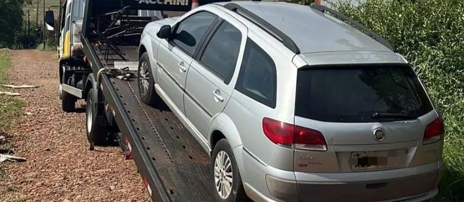Assaltantes armados e encapuzados cercam vítima e roubam carro com mercadorias do Paraguai 