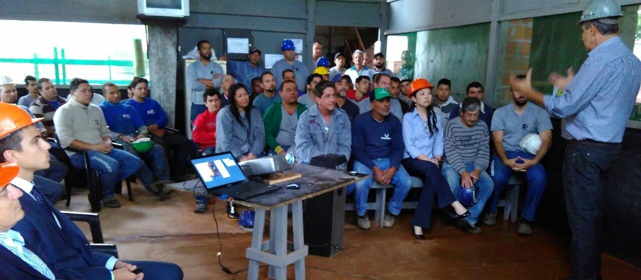 ‘Cidadão Brasil’ apresenta palestras sobre política para operários
