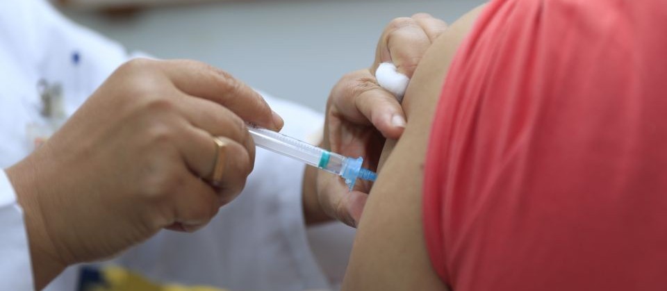 Maringá antecipa intervalo entre 2ª e 3ª dose de vacina contra Covid para 4 meses