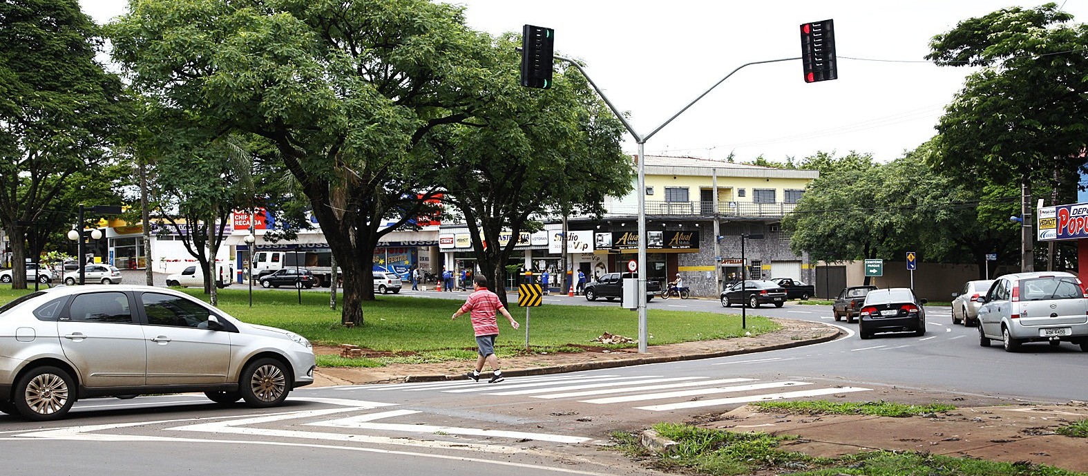 Como trafegar de forma correta e segura em rotatórias?