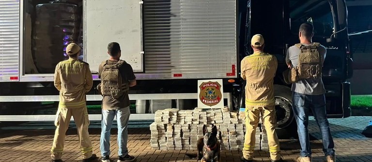 PF apreende 228 quilos de cocaína em fundo falso de caminhão-baú