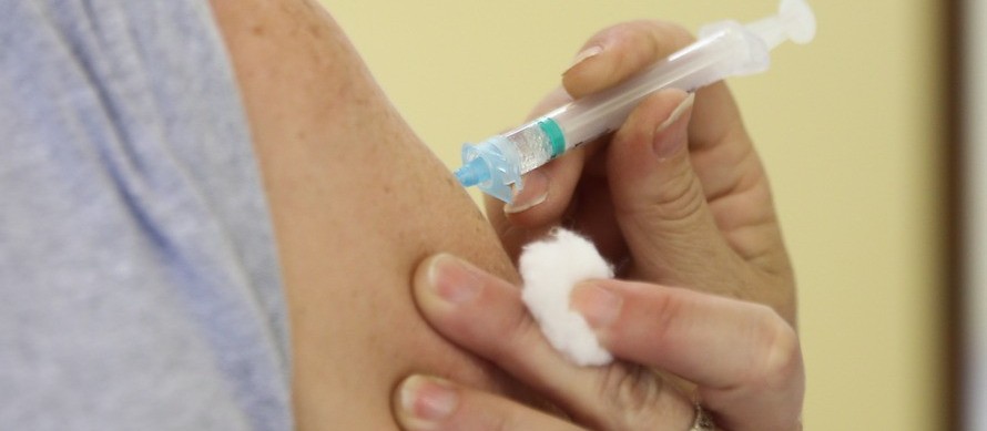 Lista dos vacinados contra Covid-19 em Maringá vira lei e nomes deverão ser publicados
