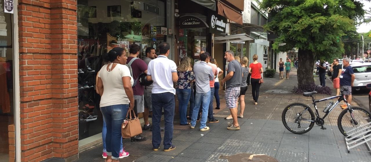 Em Maringá há fila para compra de chocolate