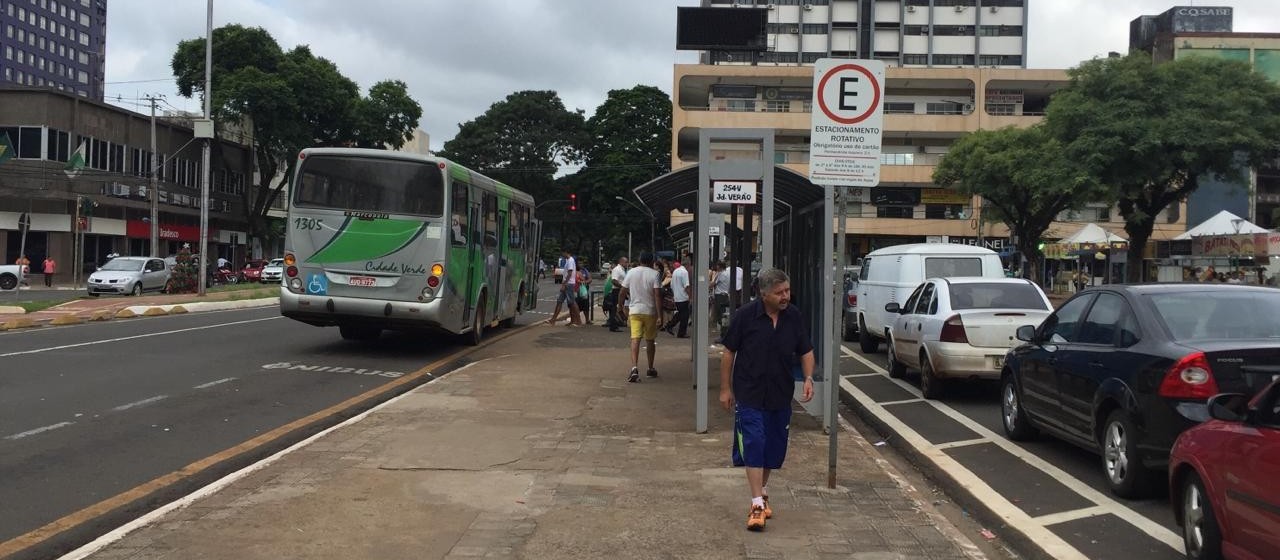 Prefeitura vai fazer novo edital para compra de pontos de ônibus