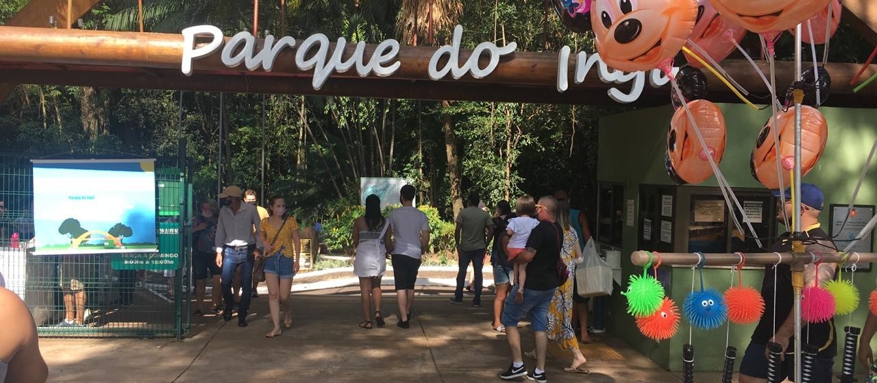 Domingo de shoppings e parques abertos em Maringá