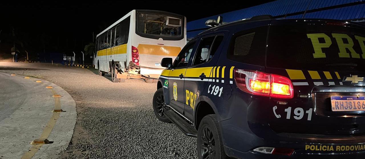 Ônibus com trabalhadores de indústria sofre acidente na BR-376