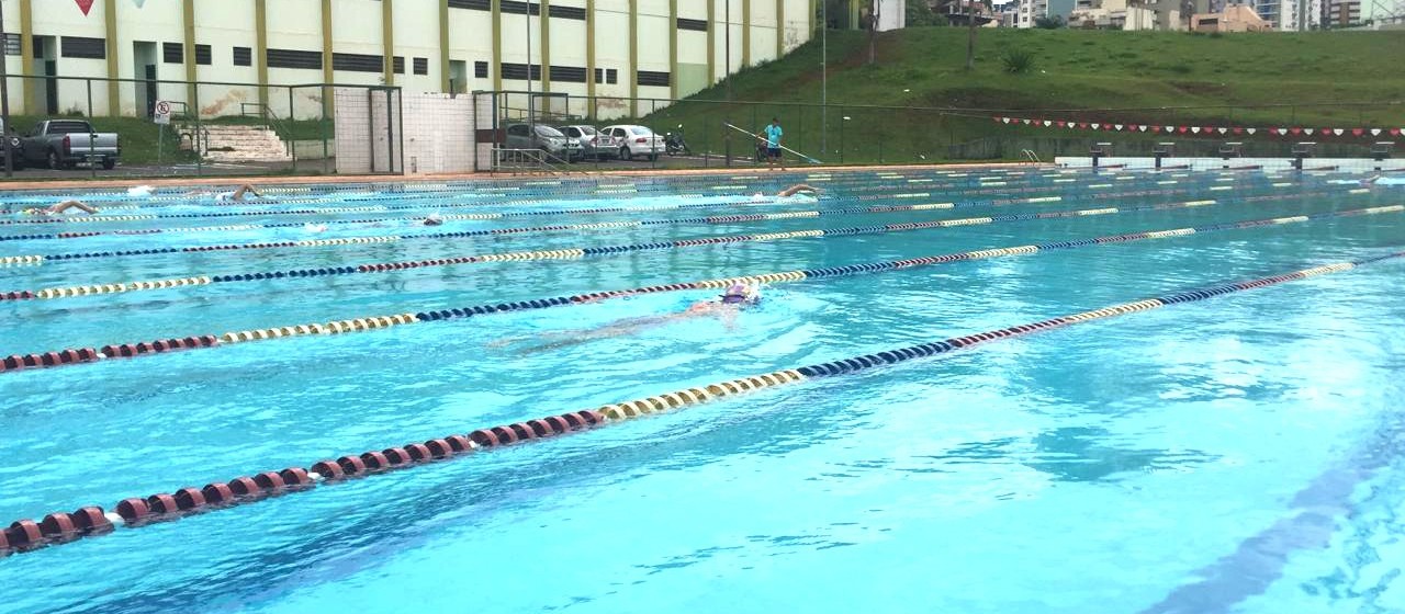 Nadadores vão se revezar durante 25 horas