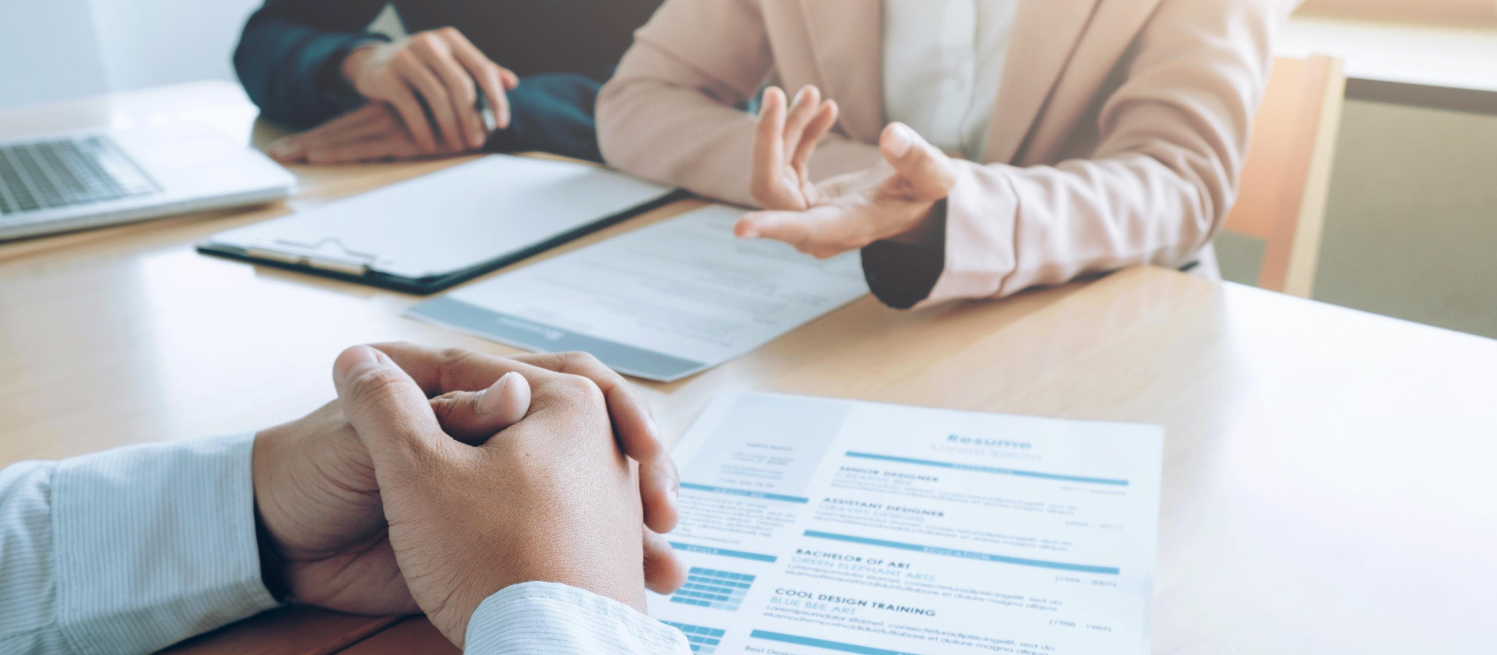 Quais estratégias as empresas podem ter para reter o colaborador?