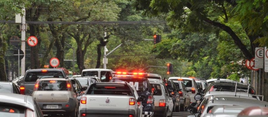 Donos de 208 mil veículos devem pagar o IPVA em 2021 em Maringá