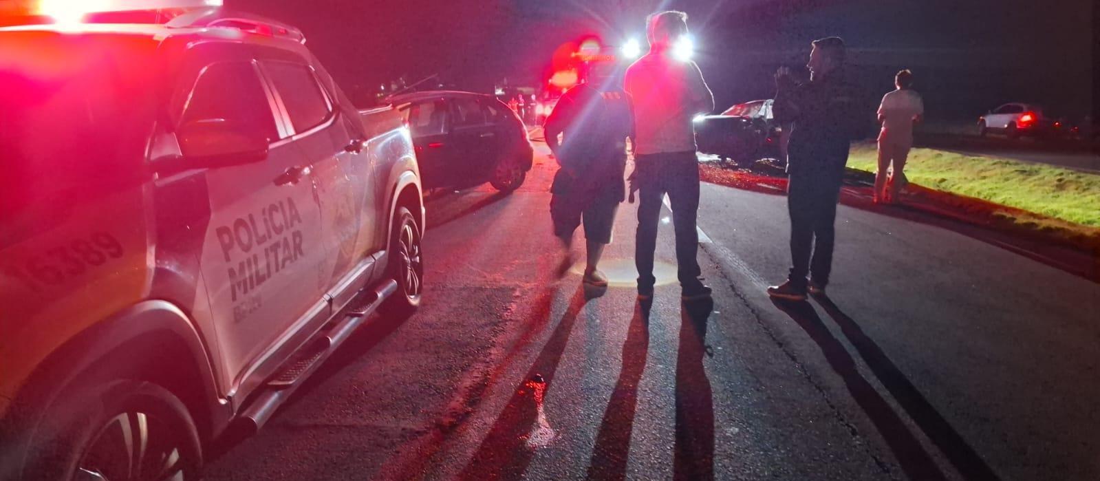 Carro na contramão provoca acidente com uma morte e quatro feridos