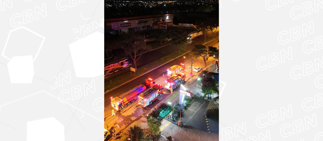 Bombeiros combatem incêndio em hotel de Maringá