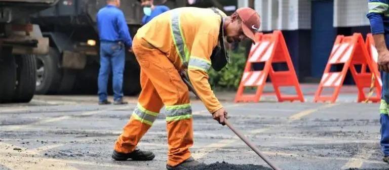 Começa o recapeamento da XV de Novembro, confira a programação de obras até o fim do ano