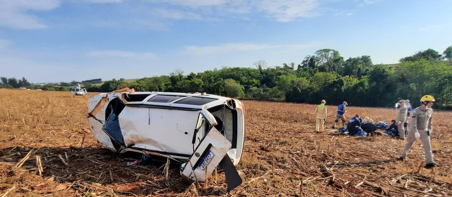 Professora morre em capotamento na PR-546 entre Floresta e Itambé