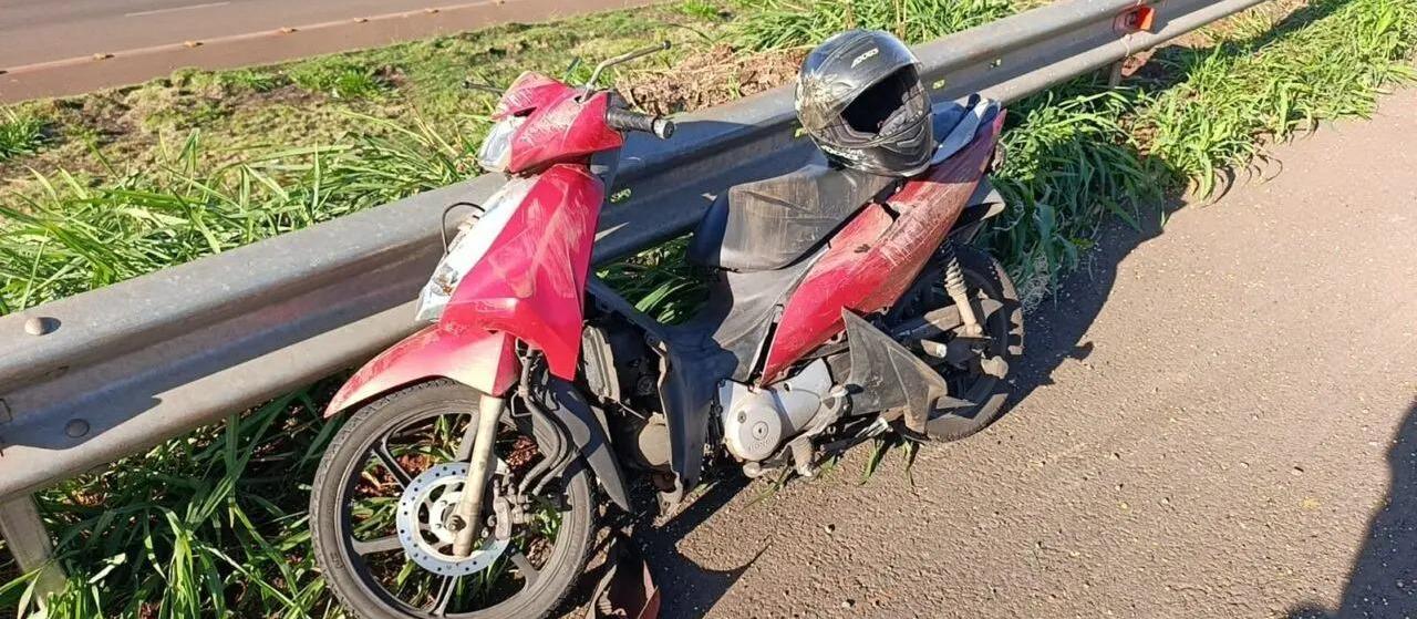 Motociclista é socorrido em estado grave após acidente na PR-323, em Maringá