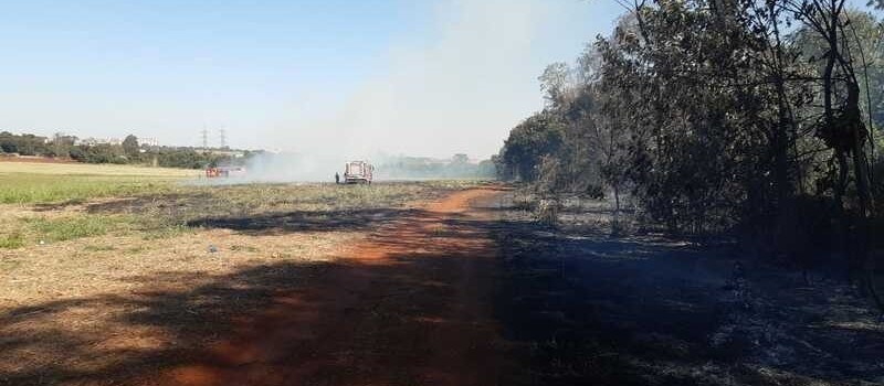  Incêndio de grandes proporções mobiliza bombeiros em Maringá