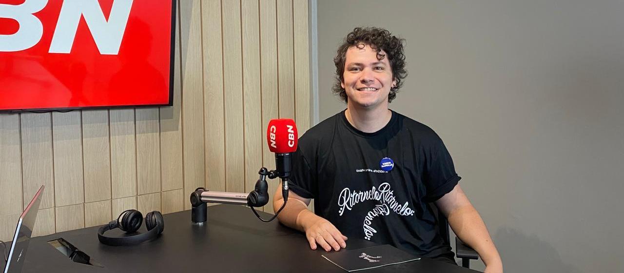 Espetáculo Ritornelo transforma lixo em música em Maringá