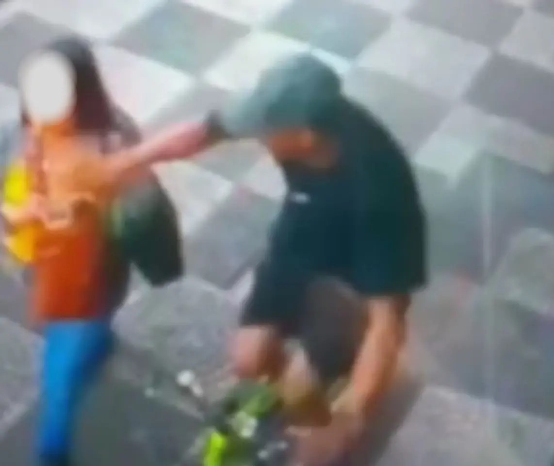 Vídeo flagra momento em que celular é furtado, na Av. Getúlio Vargas, em Maringá