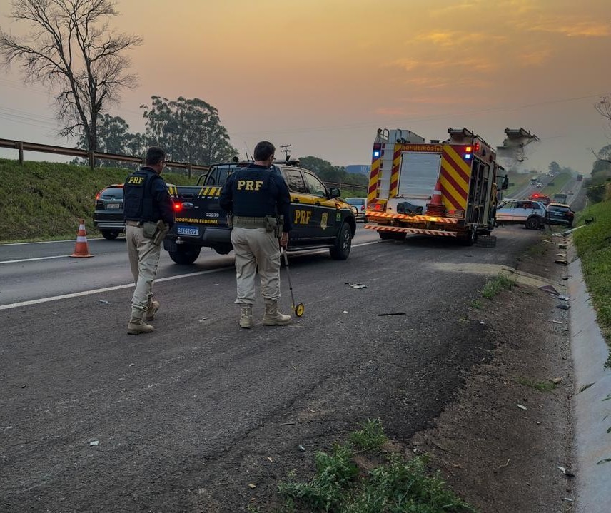 Carro capota e motorista de 73 anos é ejetado do veículo e morre