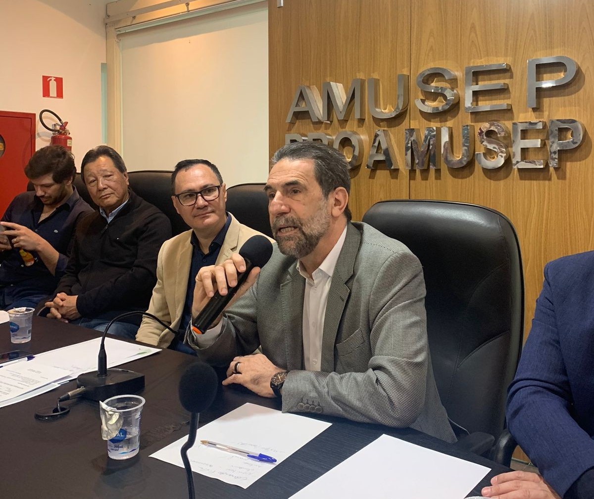 Ênio Verri participa de reunião de prefeitos da Amusep e anuncia recursos