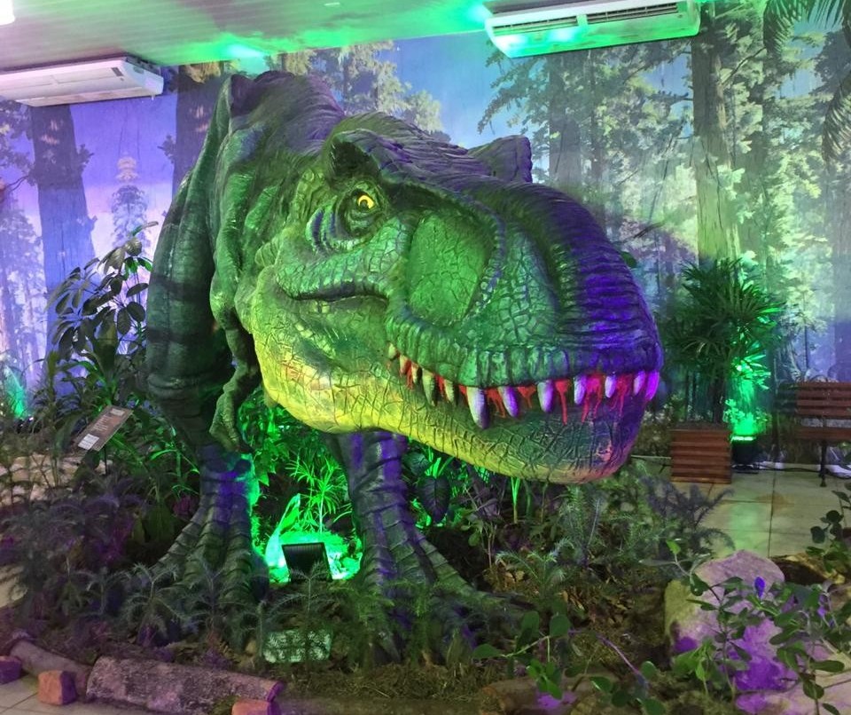 Pavilhão onde estão o Museu do Dinossauro e a Expo Pet  tem grande público na Expoingá