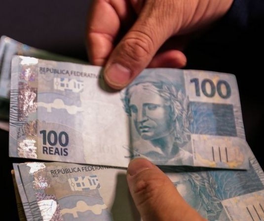 Idoso perde quase R$ 15 mil no golpe da quitação de dívida em Maringá