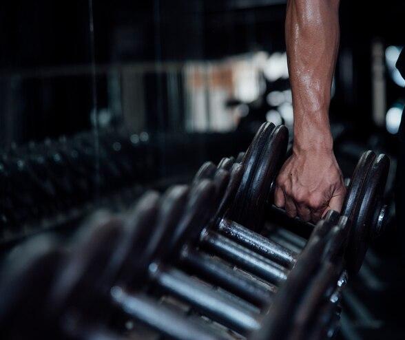 Musculação traz benefícios em todas as fases da vida, dizem especialistas