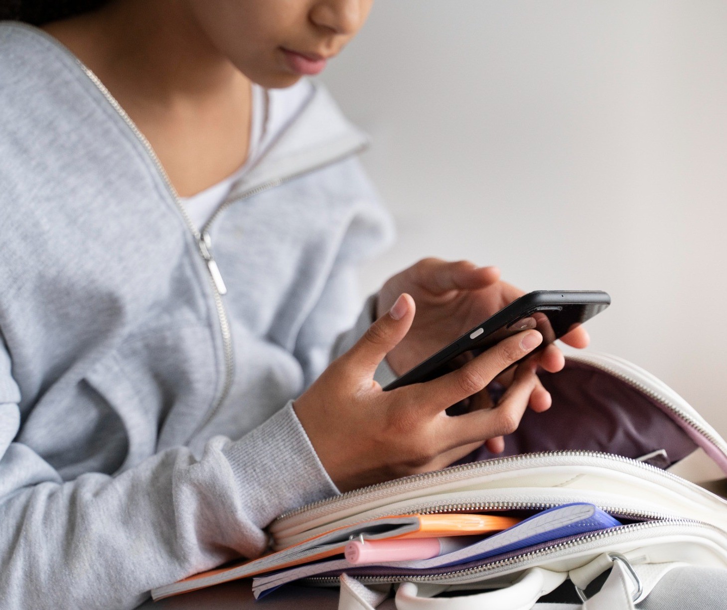  Uso de celular em sala de aula vai depender de autorização do professor