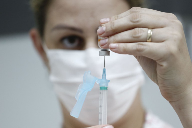 Saúde amplia temporariamente a faixa etária para vacinação contra HPV