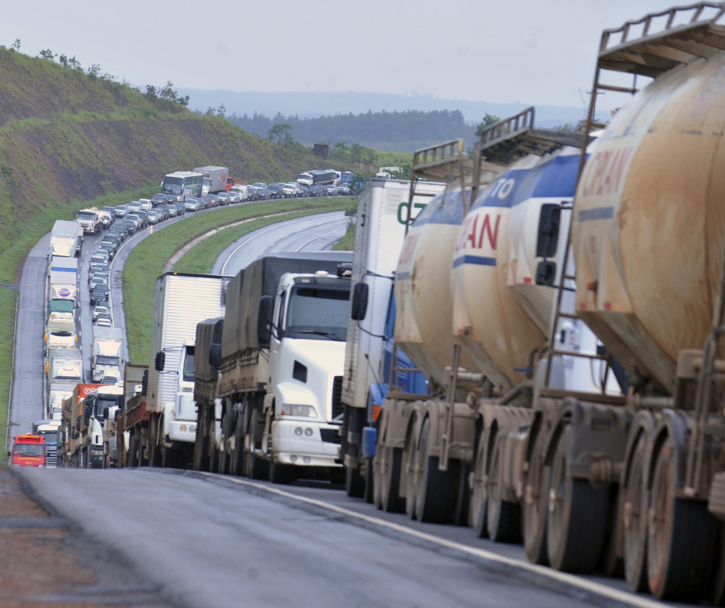Greve dos caminhoneiros mostra que Brasil tem apenas um modal de transporte
