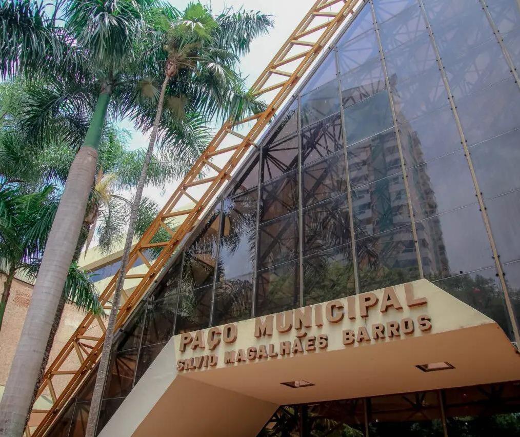 Comércio de rua, shoppings, serviços públicos, bancos… o que abre e fecha no feriadão da Consciência Negra em Maringá