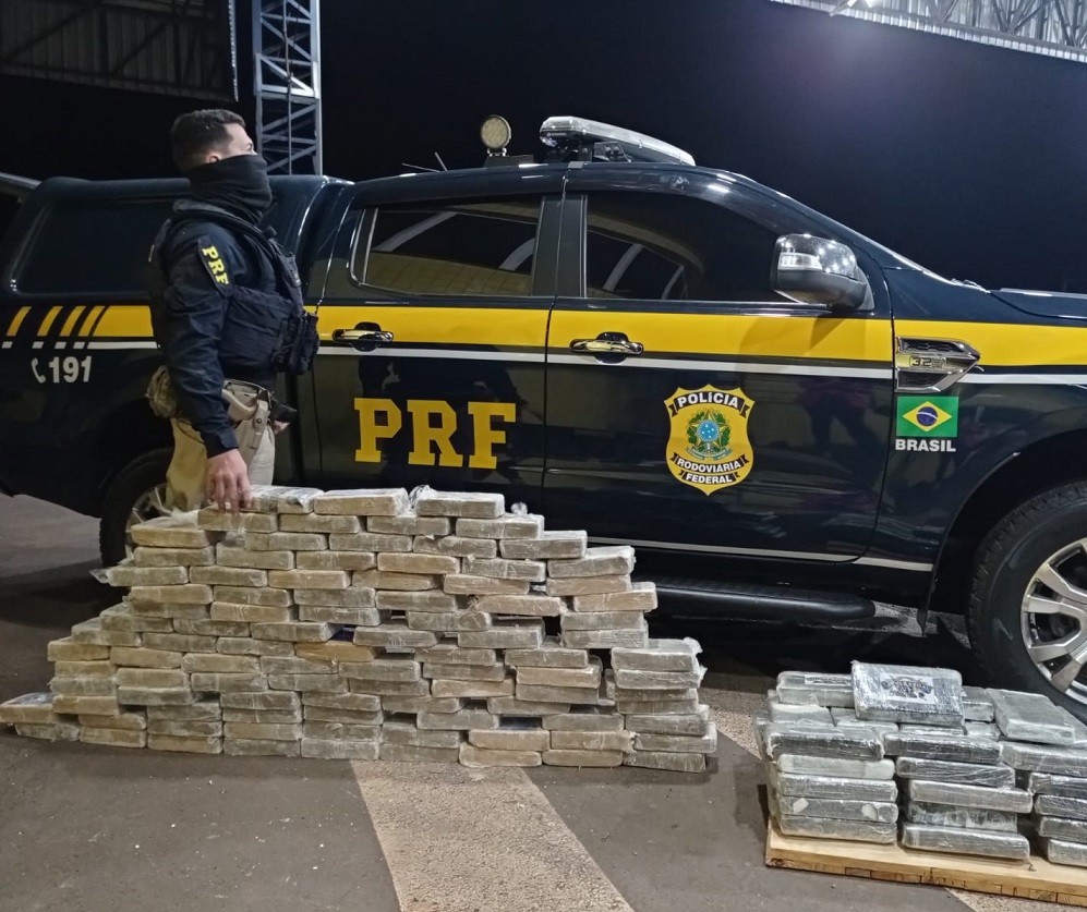 PRF apreende carga de cocaína em Jandaia do Sul