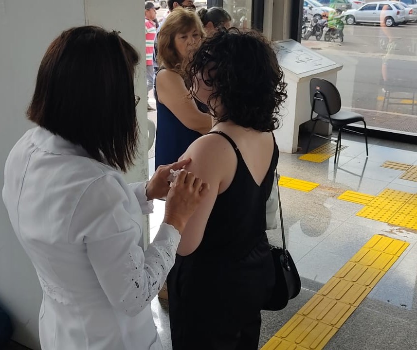 Maringá realiza mutirão de vacinas nesta terça e quarta no Terminal Urbano