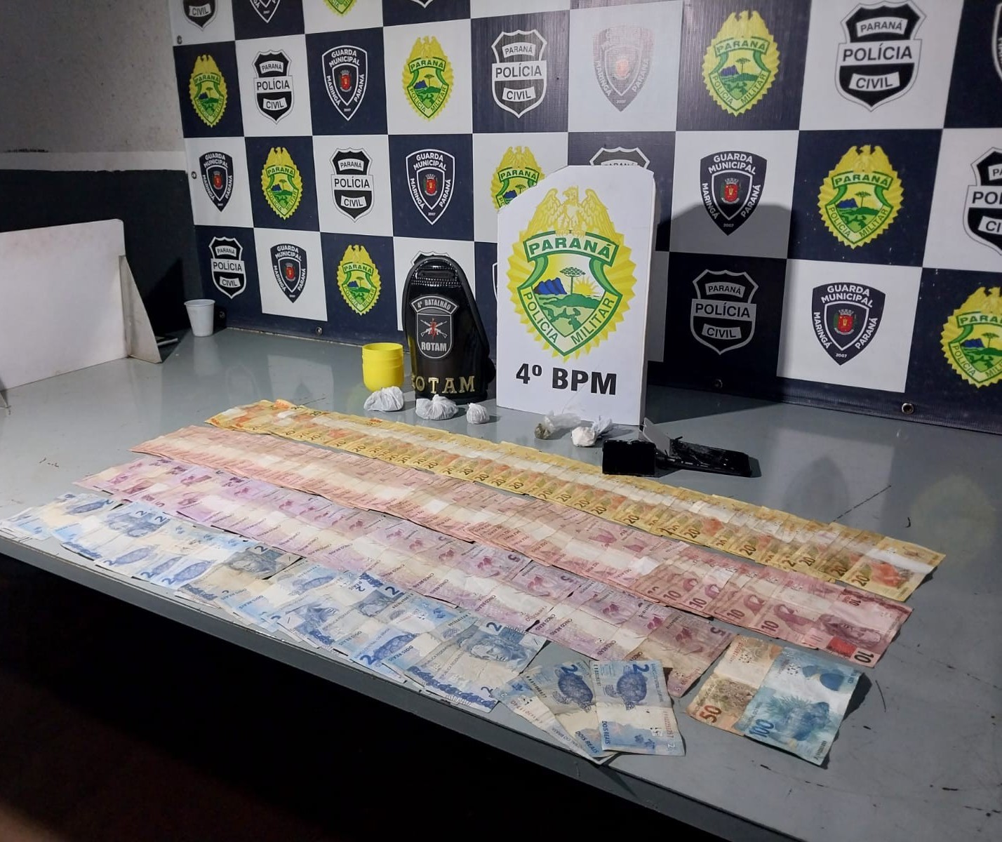 Recolhedor do tráfico é preso em Maringá com dinheiro e drogas