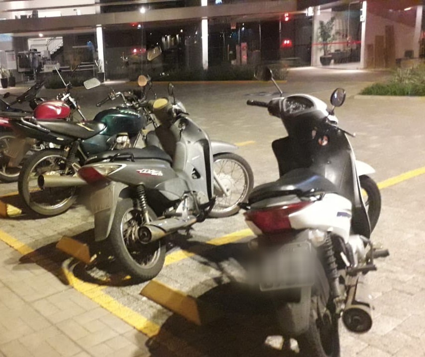Dez motocicletas são recolhidas em blitz na Avenida Teixeira Mendes